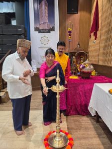 Dr. Soma Ghosh mesmerized the audience in Mumbai with her soulful music.