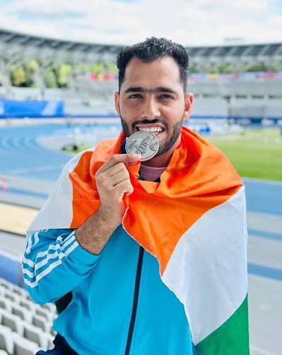 Rinku Hooda Strikes Gold in Javelin, Ajit Singh Takes Silver at Para Asian Games